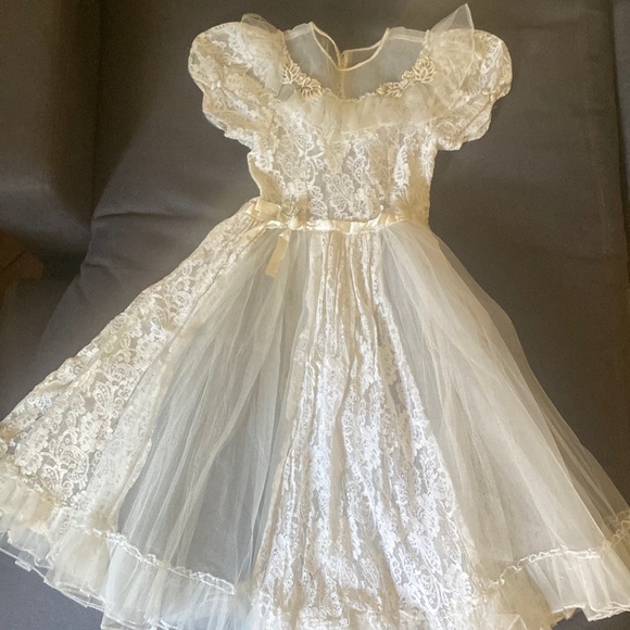 vintage Girls flower girl dress, vintage first communion dress, girls white  lace - eharrisgallery.com